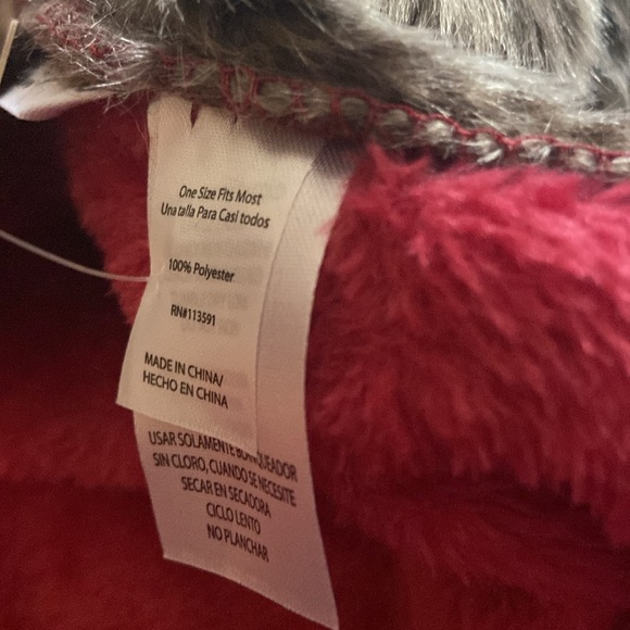 1 Hotel Spa plush velvet Red with faux fur collar robe w pockets. One size. NWT - Picture 4 of 5